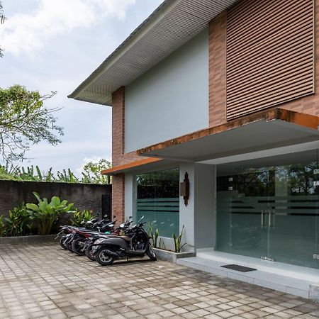 Cove Matahari Guesthouse Sunset Legian  Exterior photo