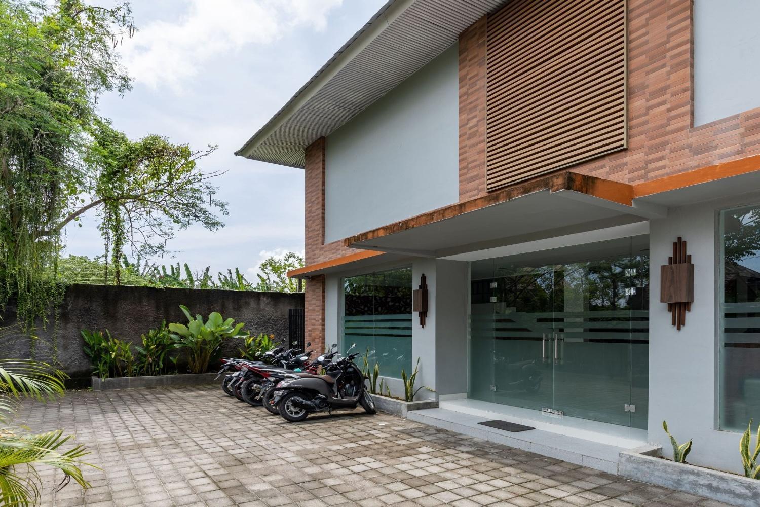 Cove Matahari Guesthouse Sunset Legian  Exterior photo